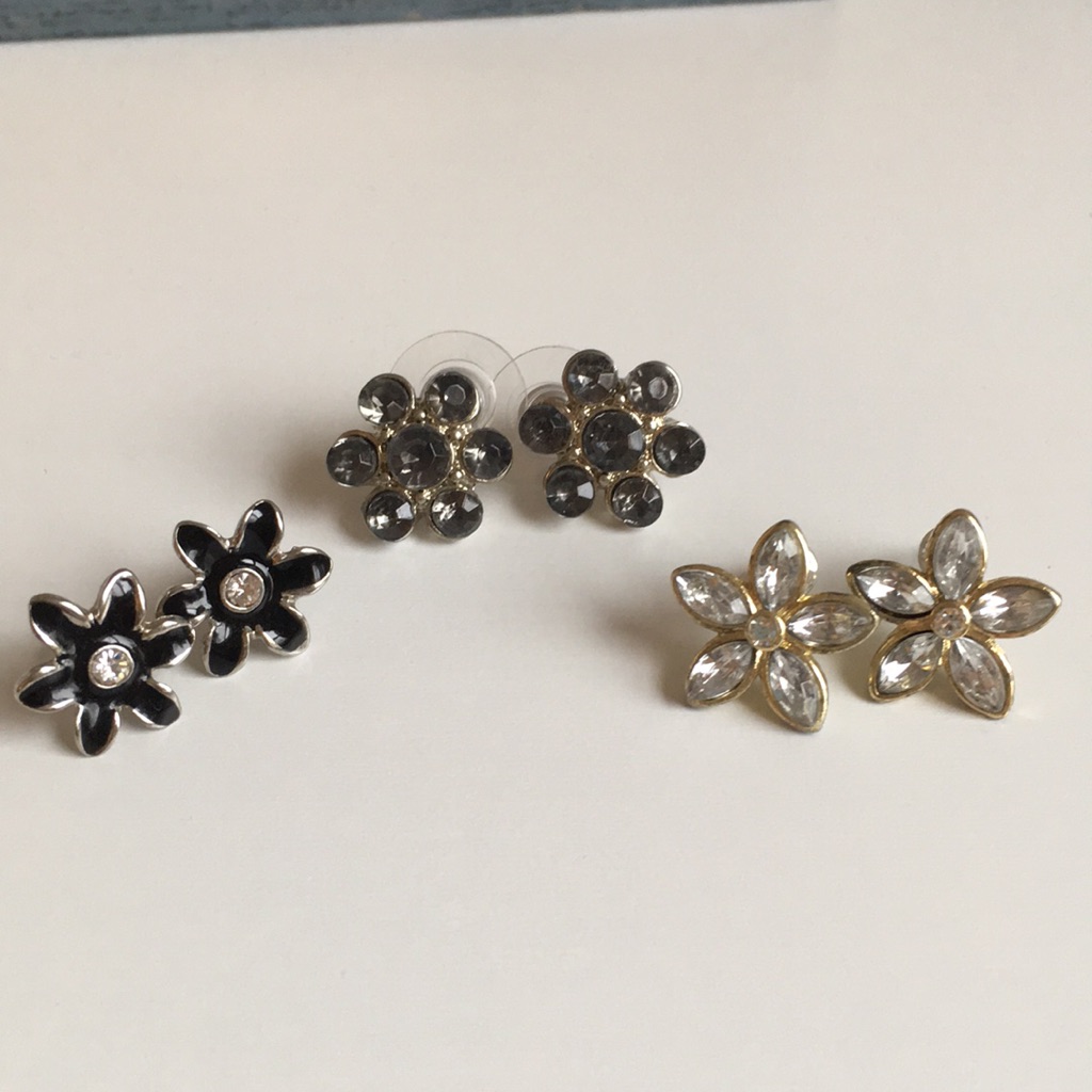 Flower Stud Earrings Set Of 3 8$